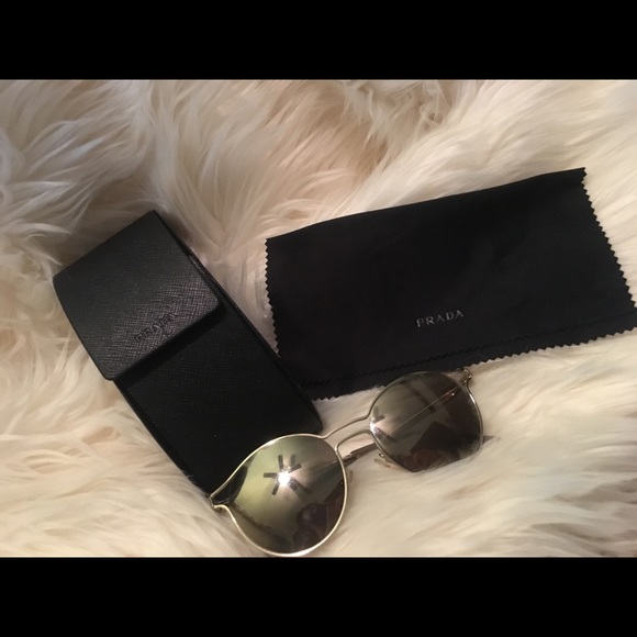 NEVER BEFORE WORN AUTHENTIC PRADA SHADES - Picture 4 of 7